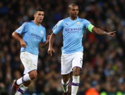 Ditawari Kontrak Baru, Fernandinho Pilih Bertahan di City?