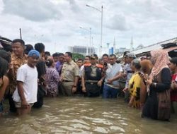 Warga Teriak Kelaparan Saat Anies Tinjau Banjir Jakarta