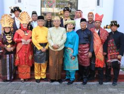 Apel Perdana Tahun 2020 Dinas Pariwisata Diwarnai Beragam Pakaian Adat