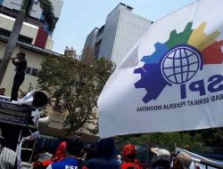 Tolak Omnibus Law, Buruh Seluruh Indonesia Lakukan Aksi Unjuk Rasa Serentak
