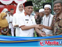 Hadiri Pengajian, H. Surya Santuni Anak Yatim dan Berikan Beras Kepada Kaum Dhuafa