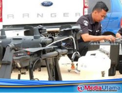 Drone Spraying Khusus Dikerahkan Polda Riau Untuk Penyemprotan Pemukiman Warga