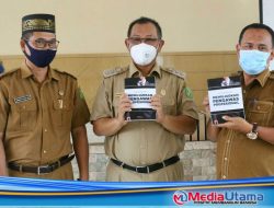 Akhyar Serahkan 1.376 Unit Notebook Untuk SMP dan SD Negeri Kota Medan
