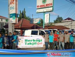 Manajemen Awal Bros dan PPAI Rohul Berbagi Rezeki di Bulan Ramadhan