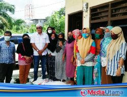 Ketua Komisi II DPRD Medan Aulia Rahman Berikan Bantuan Sembako kepada Warga yang Belum Mendapatkan BLT