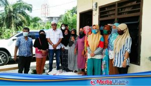 Ketua Komisi II DPRD Medan Aulia Rahman Berikan Bantuan Sembako kepada Warga yang Belum Mendapatkan BLT