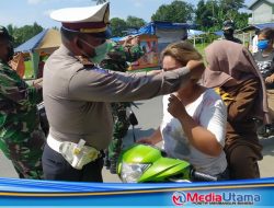 Desa Tanjung Anom Bersama Muspika Kecamatan Pancur Batu Bagi Masker ke Warga