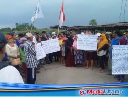 Tolak Okupasi PTPN II, Ratusan Warga Desa Manunggal Gelar Orasi