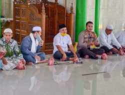 Polsek Percut Sei Tuan Safari Jumat di Mesjid Al Muslimin dan Bagikan Nasi Bungkus Kepada Jamaah