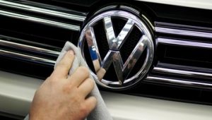 Baut Mesin Gampang Kendor, VW Tarik 210 Ribu Unit Mobil