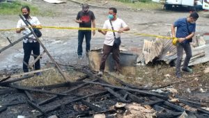Toko Helm di Jalan Ngumban Surbakti Ludes Terbakar