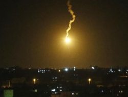 Serang Balik Hamas, Israel Tembakkan Roket ke Jalur Gaza