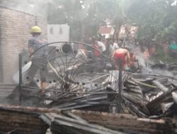 Dua Rumah Ludes Terbakar di Air Joman