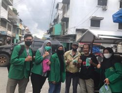 Cegah Penyebaran Covid-19, Mahasiswa KKN Kelompok 316 Bagikan Masker dan Hands Sanitezer