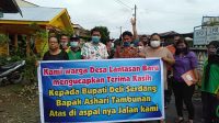 Masyarat Desa Lantasan Baru Berterimakasih atas Pengaspalan Desanya kepada Bupati Deli Serdang