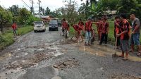 Balon Ketua PAC PP STM Hilir Perbaiki Jalan Rusak