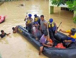 Evakuasi Warga Terdampak Banjir, Polairud Polda Sumut Turunkan 26 Personil 