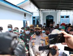 Pantau Posko Korban Banjir di Kantor Desa Tanjung Selamat, Kapolda Sumut dan Pangdam I/BB Cek Ketersediaan Pangan dan Obat-Obatan