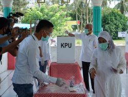 Sukseskan Pilkada di Kabupaten Asahan, Bupati Asahan Gunakan Hak Pilihnya