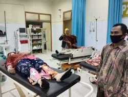 Sekdakab Asahan Besuk Korban Keracunan Makanan di RSUD HAMS Kisaran