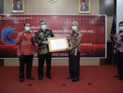 Bupati Asahan Terima Penghargaan Peduli Hak Asasi Manusia