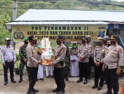 Waka Polres Madina Berikan Bingkisan Parcel dan Makanan di Pos Pam II Kotanopan Ops Lilin Toba 2020