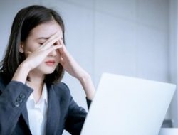 6 Tanda Fisik saat Pikiran Dilanda Kecemasan