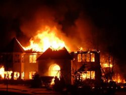 Aksi Heroik Bocah 7 Tahun Selamatkan Adik saat Rumah Terbakar