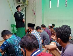 Usai Sholat Jumat Berjamaah, Tahanan Polsek Medan Baru dengarkan Tausiyah 