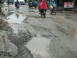 ‪Jalan Dusun Vl Patumbak Rusak Parah, Warga Minta Pemerintah Tanggap