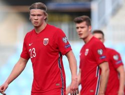 Haaland Dikritik, Dinilai Lebih Ngotot di Dortmund Ketimbang Norwegia