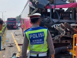 SATU ORANG TEWAS DALAM KECELAKAAN BERUNTUN DI TOL TANGERANG-MERAK