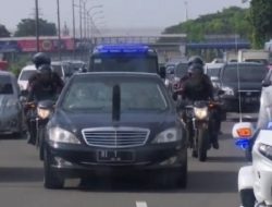 PRESIDEN JOKOWI MINGGIR SAAT AMBULANS LEWAT, INGAT INI URUTAN KENDARAAN YANG JADI PRIORITAS DI JALAN
