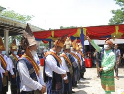 BUPATI SERGAI HADIRI PENABALAN 16 PENGHULU KERAJAAN NEGERI PADANG