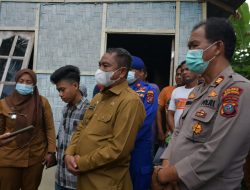 BERI BANTUAN DAN MOTIVASI BUPATI BERHARAP KORBAN KAPAL TENGGELAM SEGERA DITEMUKAN