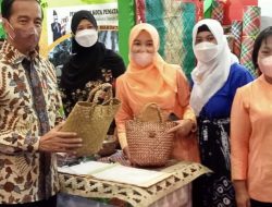 PAMERKAN PRODUK KERAJINAN UNGGULAN DI INACRAFT 2022 PRESIDEN JOKOWI SAMBANGI STAND DEKRANASDA SERGAI