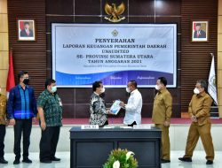 GUBERNUR EDY RAHMAYADI SERAHKAN LKPD TAHUN 2022 GUBERNUR EDY RAHMAYADI SERAHKAN LKPD TAHUN 2021