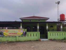 DIPASANG DI DEPAN TEMPAT IBADAH BALIHO CALON KADES SIDOMULYO KECAMATAN BIRU BIRU DIDUGA LANGGAR TARTIB KAMPANYE