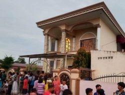 IBU DAN DUA ANAK KEMBARNYA DITEMUKAN TERBUJUR KAKU DI KAMARNYA