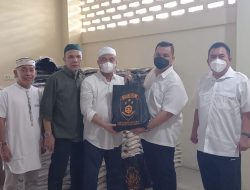 SALURKAN PAKET LEBARAN IDUL FITRI KABARESKRIM HARAPKAN PWI SUMUT TETAP MAINKAN PERAN POSITIF