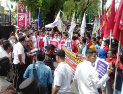 Ratusan Buruh Unjuk Rasa ke DPRD SU, Tuntut UU No 11/2020 Tentang Ciptaker Dicabut