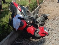 Sepeda Motornya Tersambar KA, Dua Pelajar Tewas