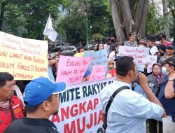 Massa KRB Unjuk Rasa di PN Medan, Minta Hakim Tahan Kembali Mujianto Terdakwa Korupsi Rp 39,5 Miliar 