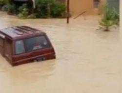 Sungai Singkam Meluap,  Ratusan Rumah Warga di Pasar Bawah Serbelawan Diterjang Banjir