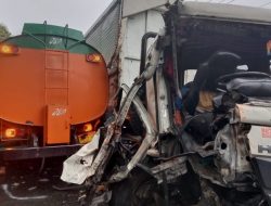 Dua Truk Terlibat Laka Lantas, Lalu lintas di Jalinsum Aek Batu Torgamba Lumpuh Beberapa Jam