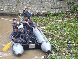 Sambut HUT ke 77 TNI AL, Lanal TBA Aksi Bersih-bersih Laut di Kawasan Maritim
