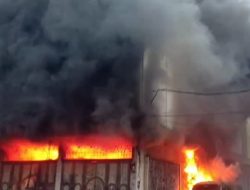 2 Ruko dan 1 Mobil Terbakar di Medan Deli