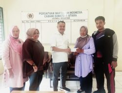 PWI Sumut Serahkan Lagi Santunan Asuransi MNC Life Almarhum Hembri Ginting