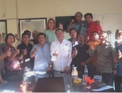 Ketua PWI Serahkan SK Panitia Natal Wartawan Sumut, Proklamasi Naibaho Ketua