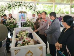 Kapolda Sumut Hadiri Acara Pemakaman Ibunda Ketua Umum GMKI Pusat